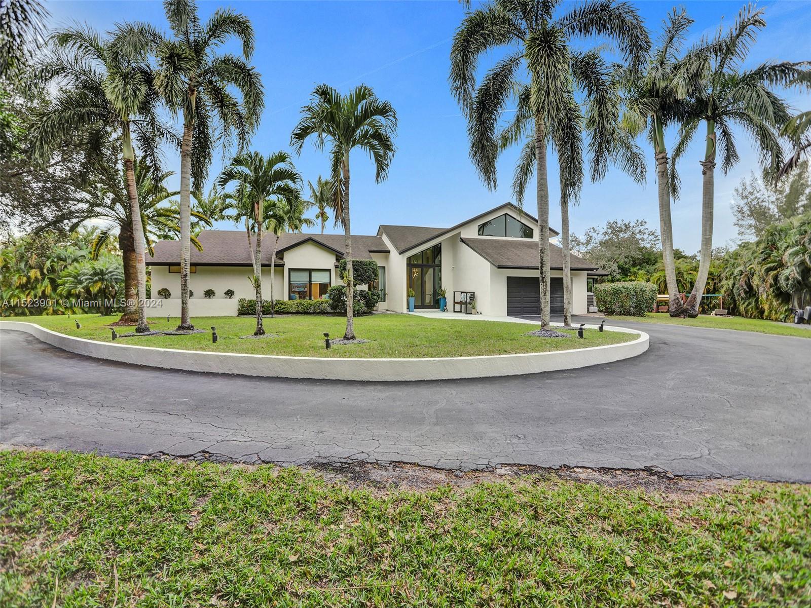 20221 Sw 48th Pl Pl, Southwest Ranches, Broward County, Florida - 4 Bedrooms  
4 Bathrooms - 