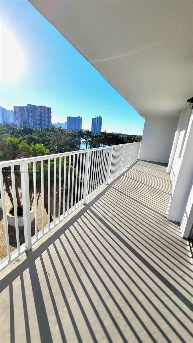 ADMIRALS PORT CONDO WEST - Residential