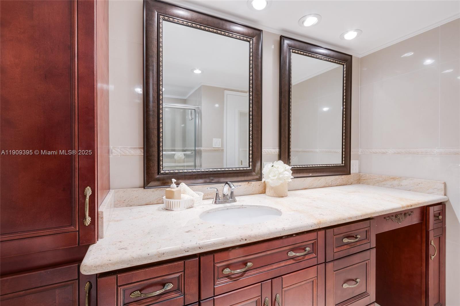 NO 20 PALM-AIRE COUNTRY C - Residential Lease