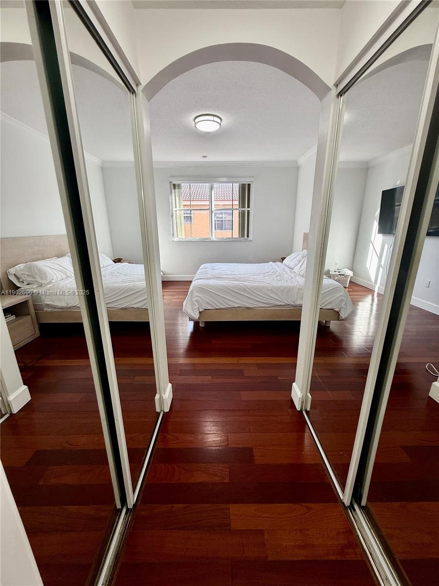 VILLA VIZCAYA CONDO - Residential Lease