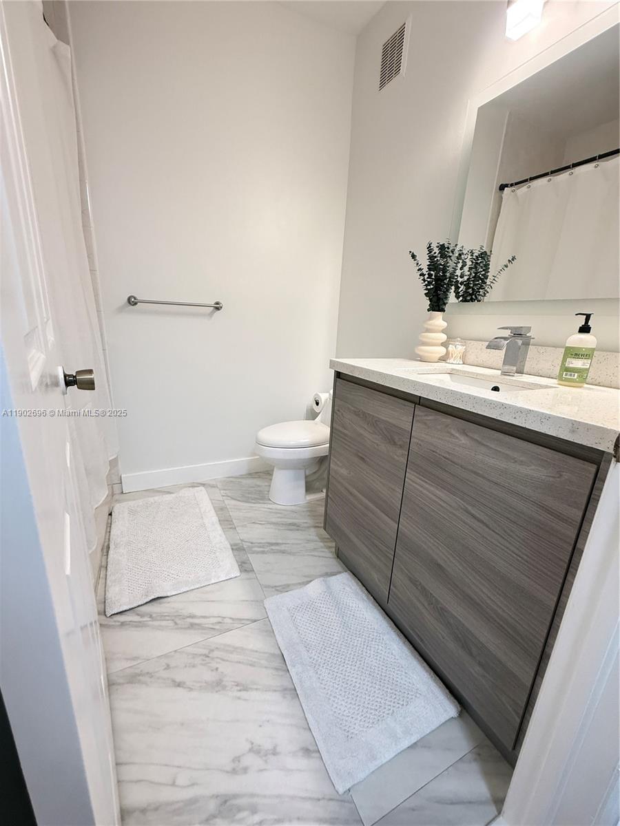 VILLA VIZCAYA CONDO - Residential Lease