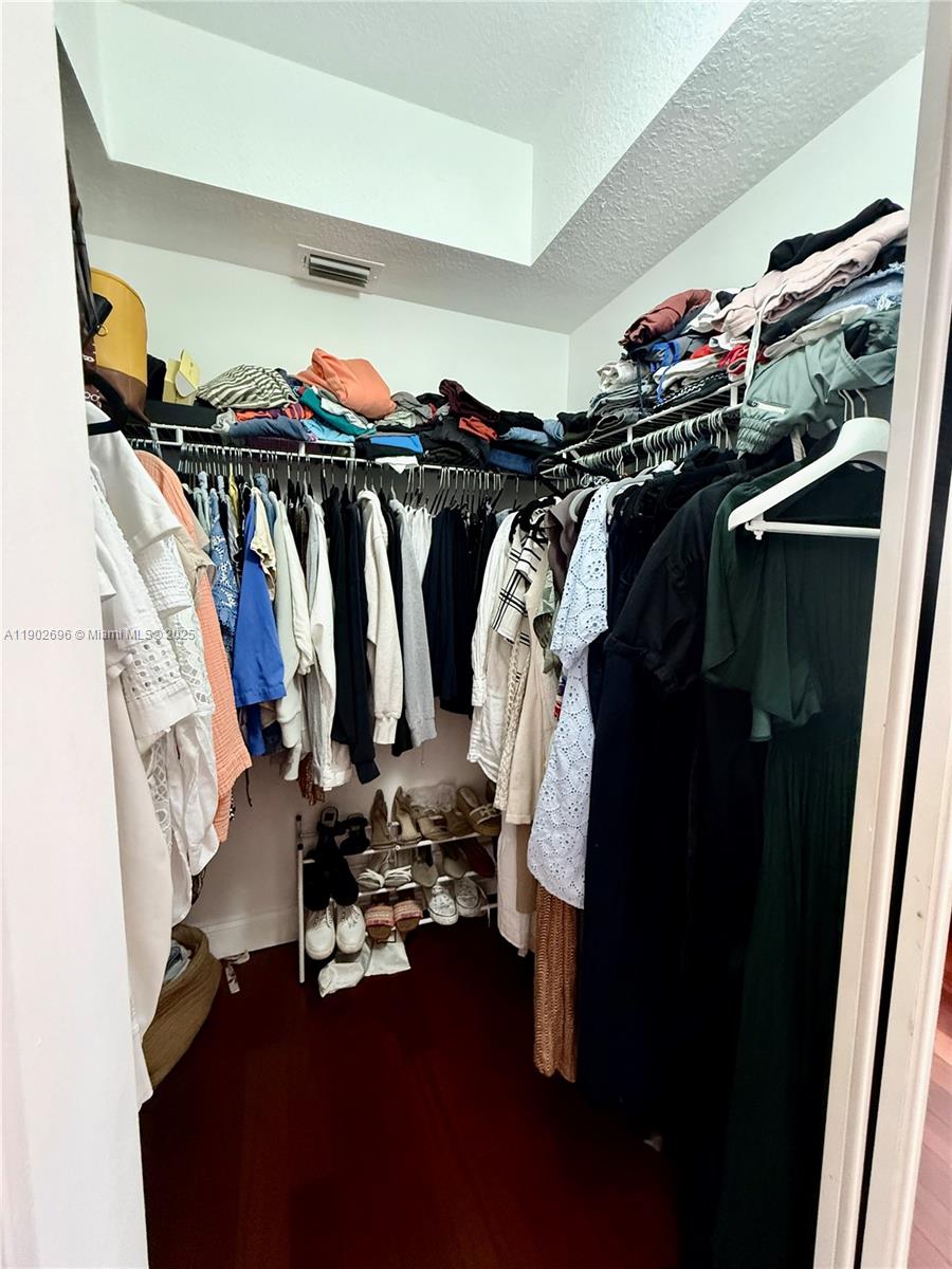 VILLA VIZCAYA CONDO - Residential Lease