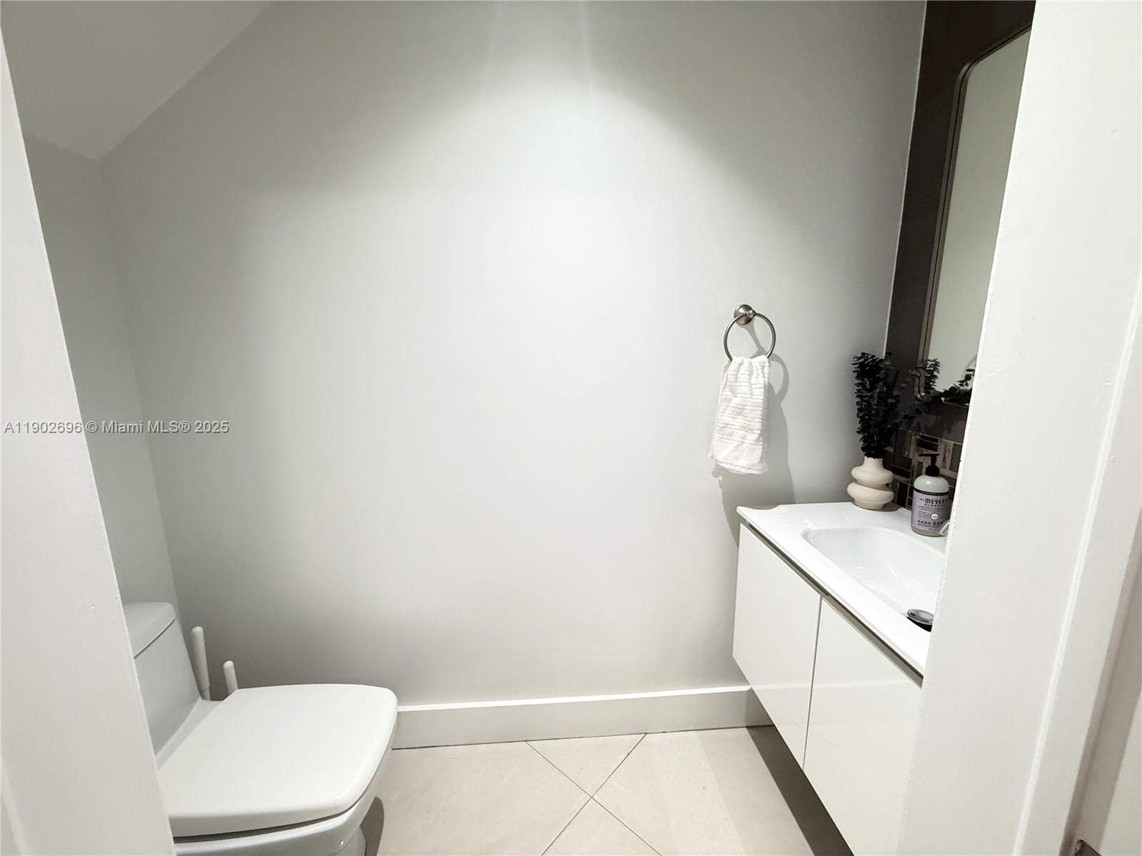 VILLA VIZCAYA CONDO - Residential Lease