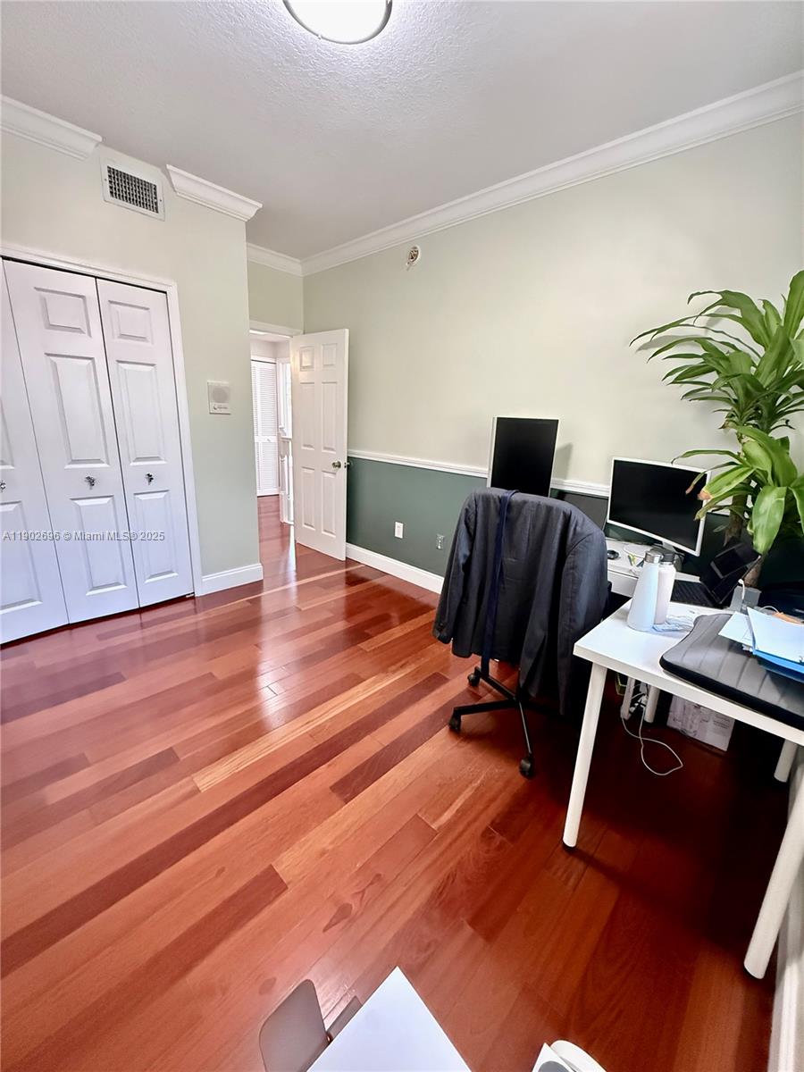 VILLA VIZCAYA CONDO - Residential Lease