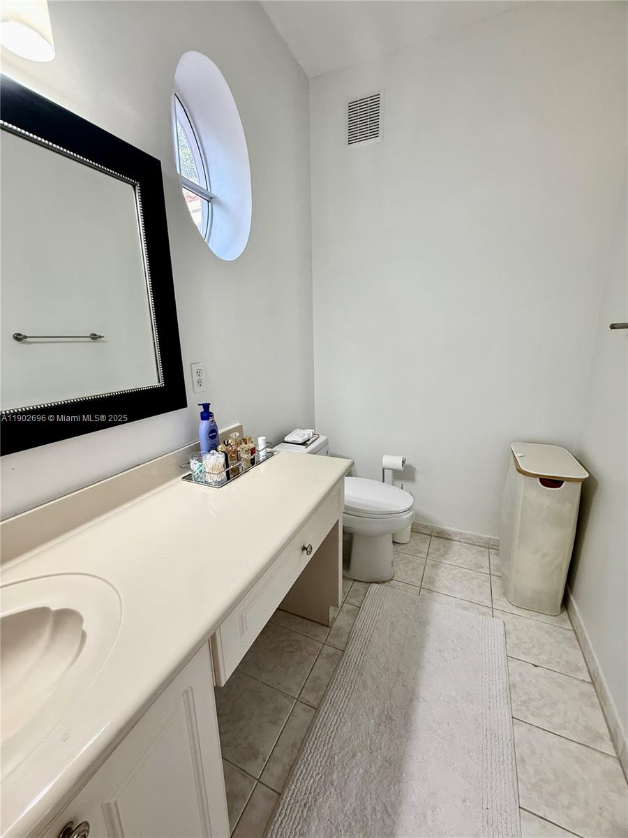 VILLA VIZCAYA CONDO - Residential Lease