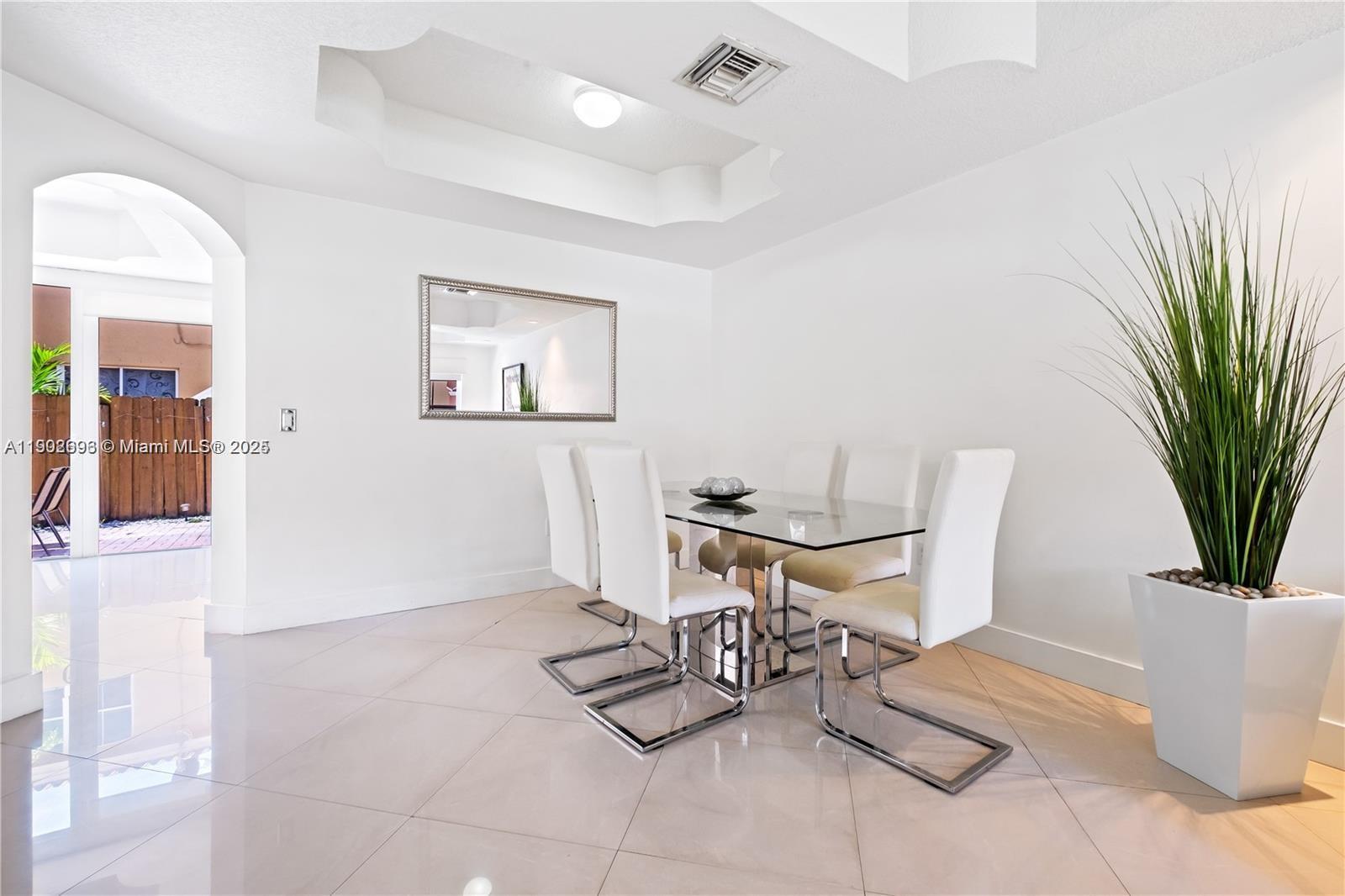 VILLA VIZCAYA CONDO - Residential Lease