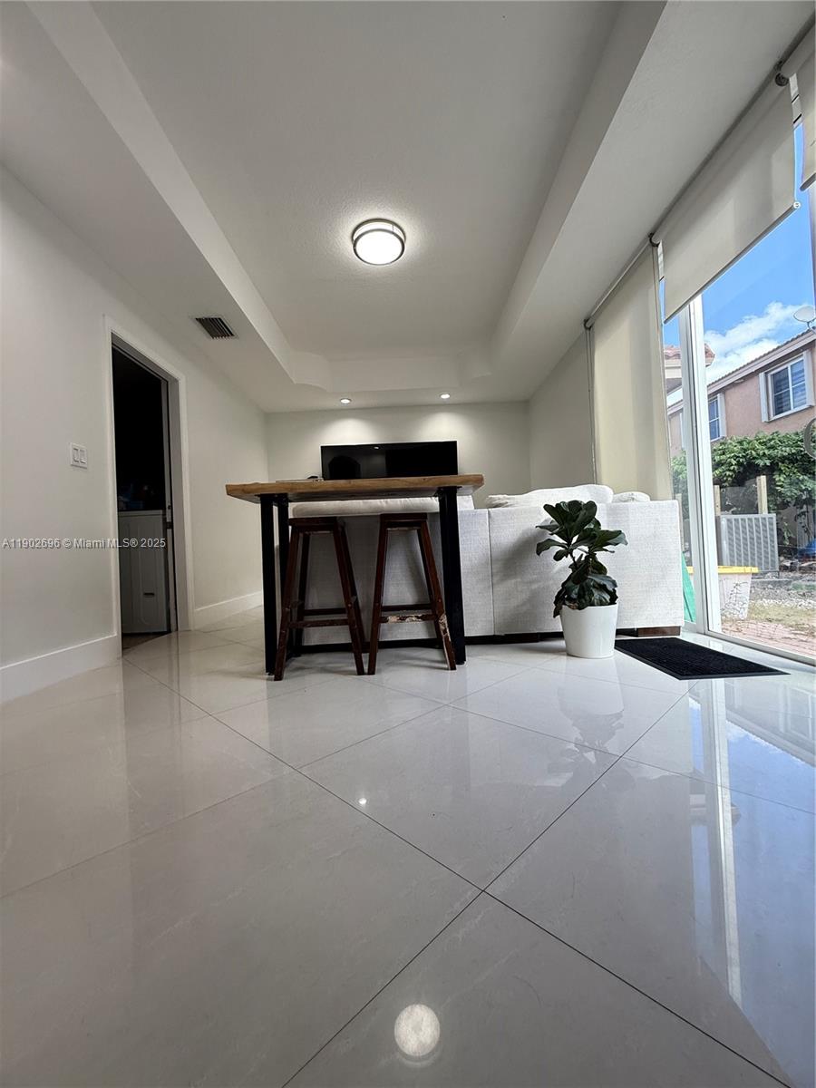 VILLA VIZCAYA CONDO - Residential Lease