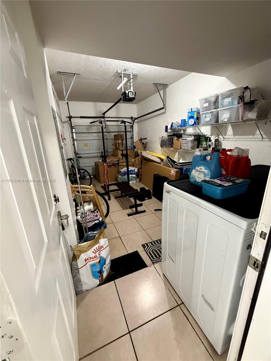 VILLA VIZCAYA CONDO - Residential Lease