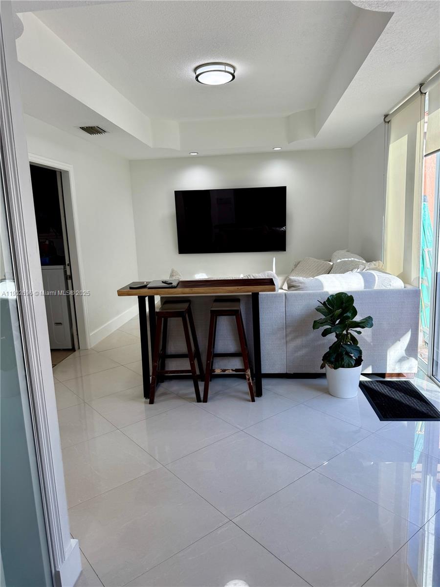 VILLA VIZCAYA CONDO - Residential Lease