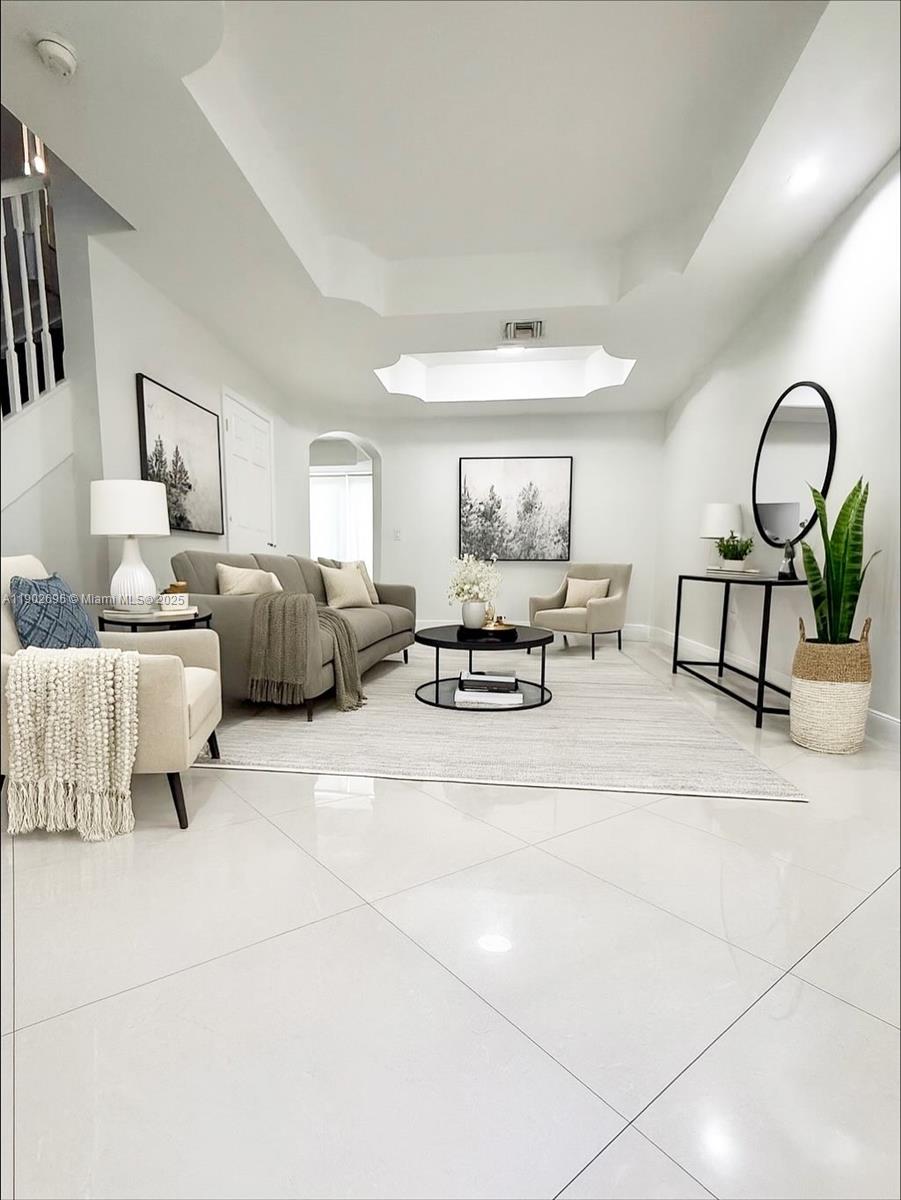 VILLA VIZCAYA CONDO - Residential Lease