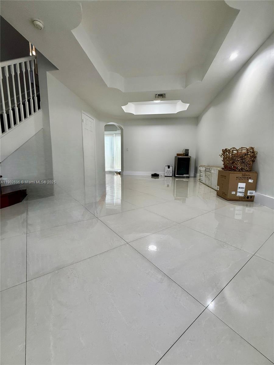 VILLA VIZCAYA CONDO - Residential Lease