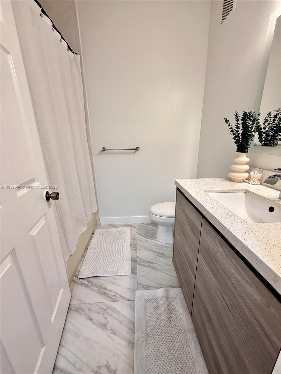 VILLA VIZCAYA CONDO - Residential Lease