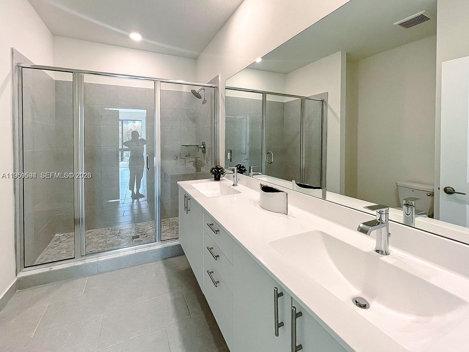 DOWNTOWN DORAL SOUTH PHAS - Residential Lease