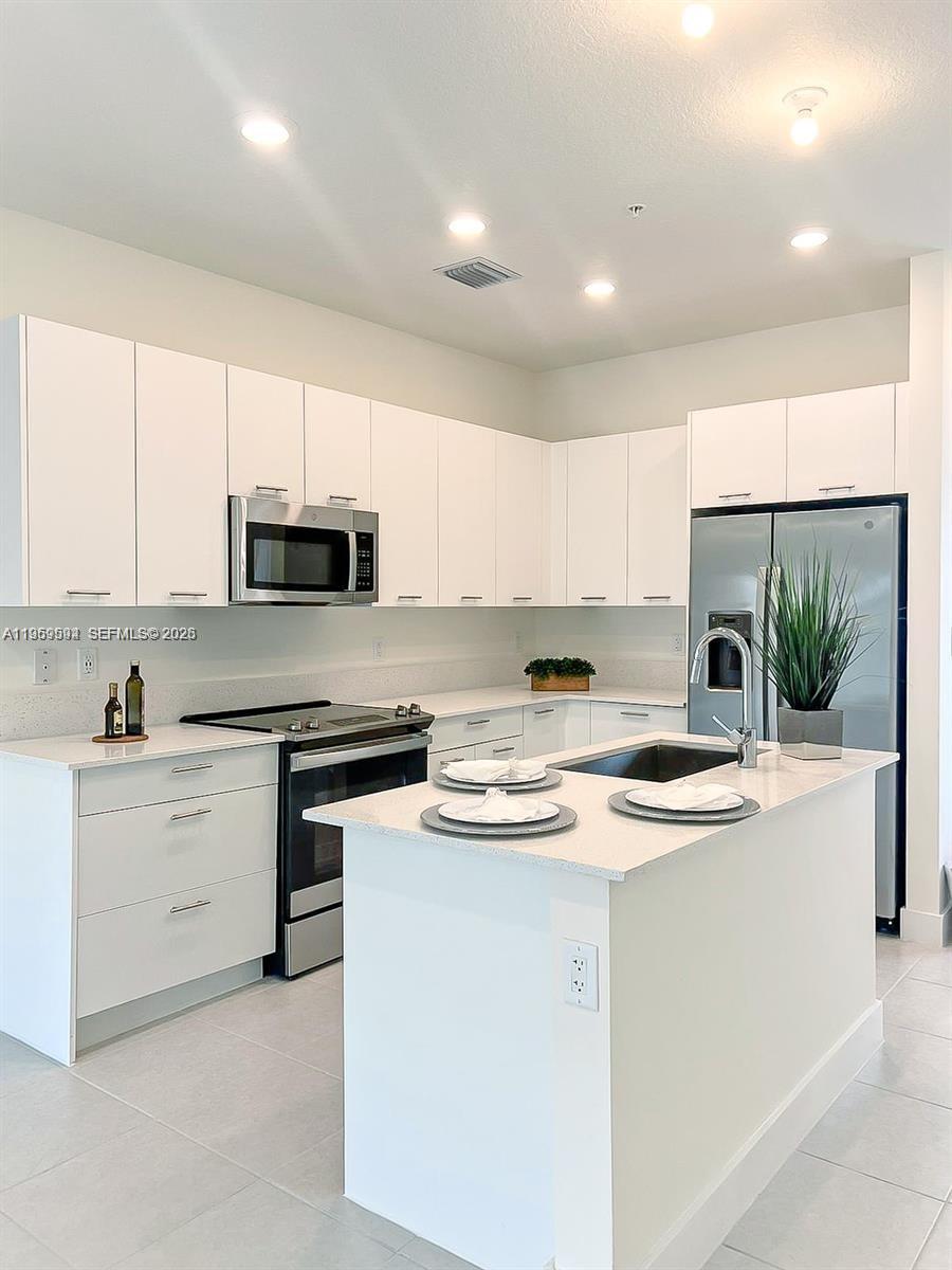 DOWNTOWN DORAL SOUTH PHAS - Residential Lease