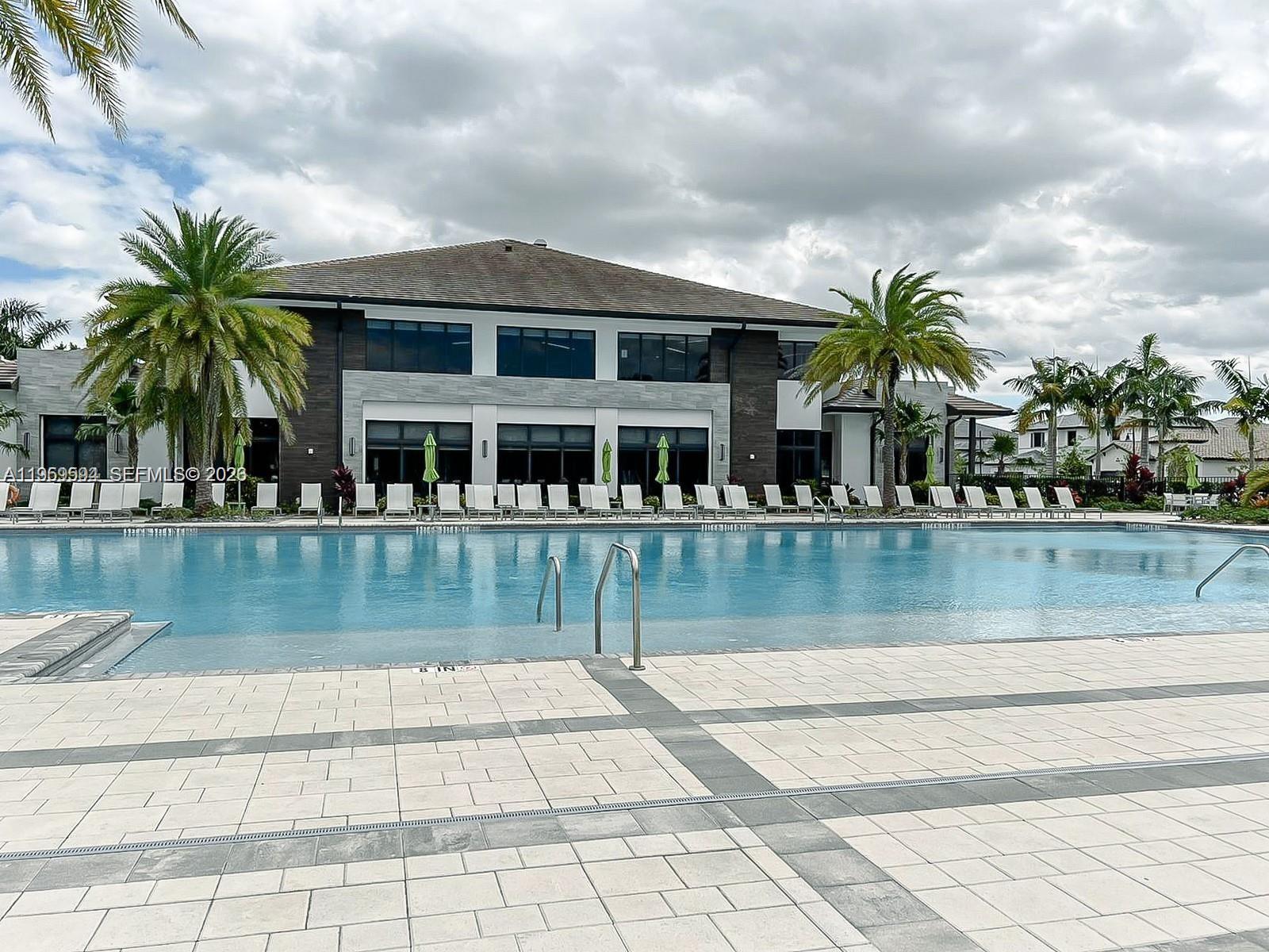 DOWNTOWN DORAL SOUTH PHAS - Residential Lease