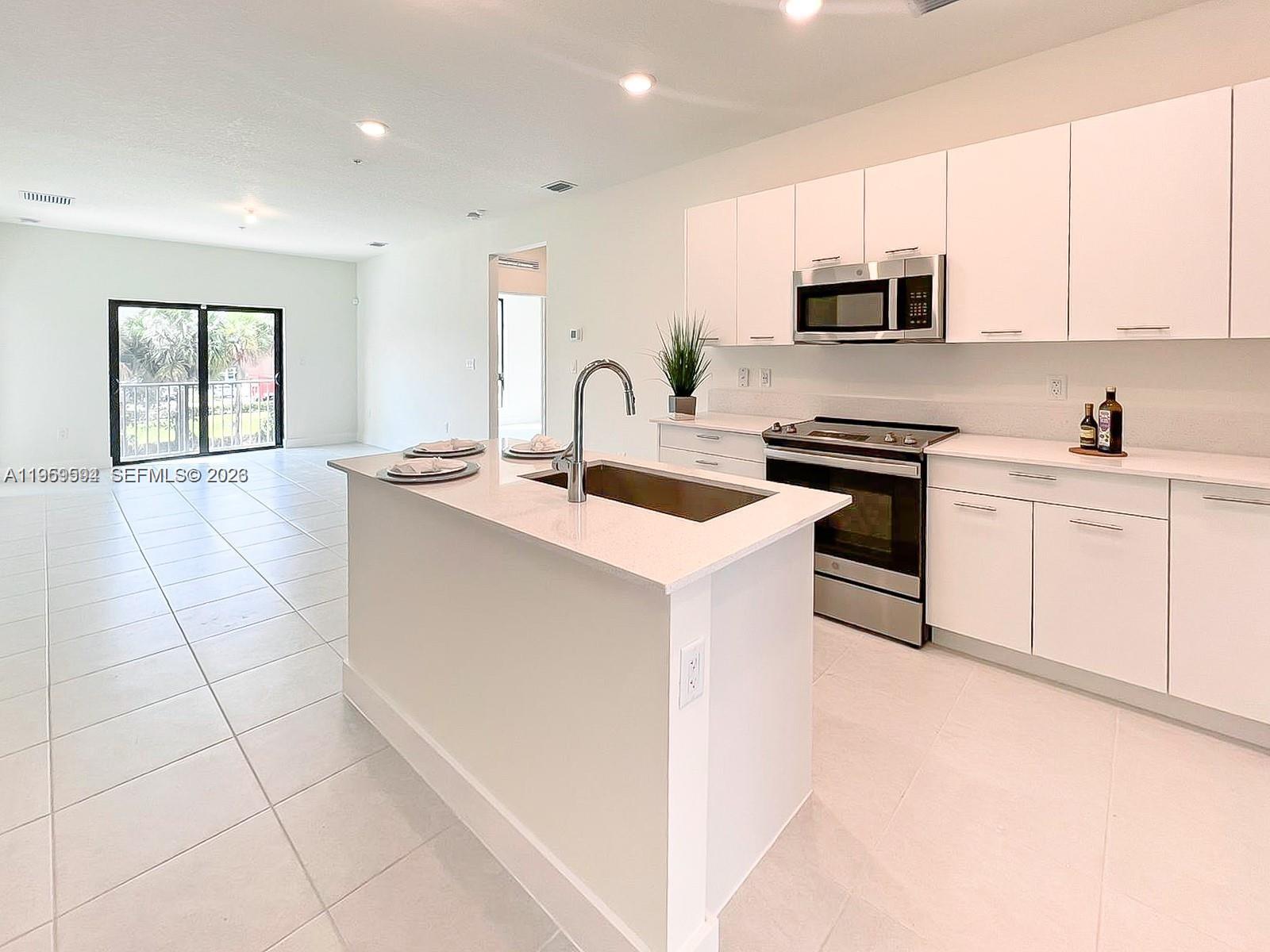 DOWNTOWN DORAL SOUTH PHAS - Residential Lease