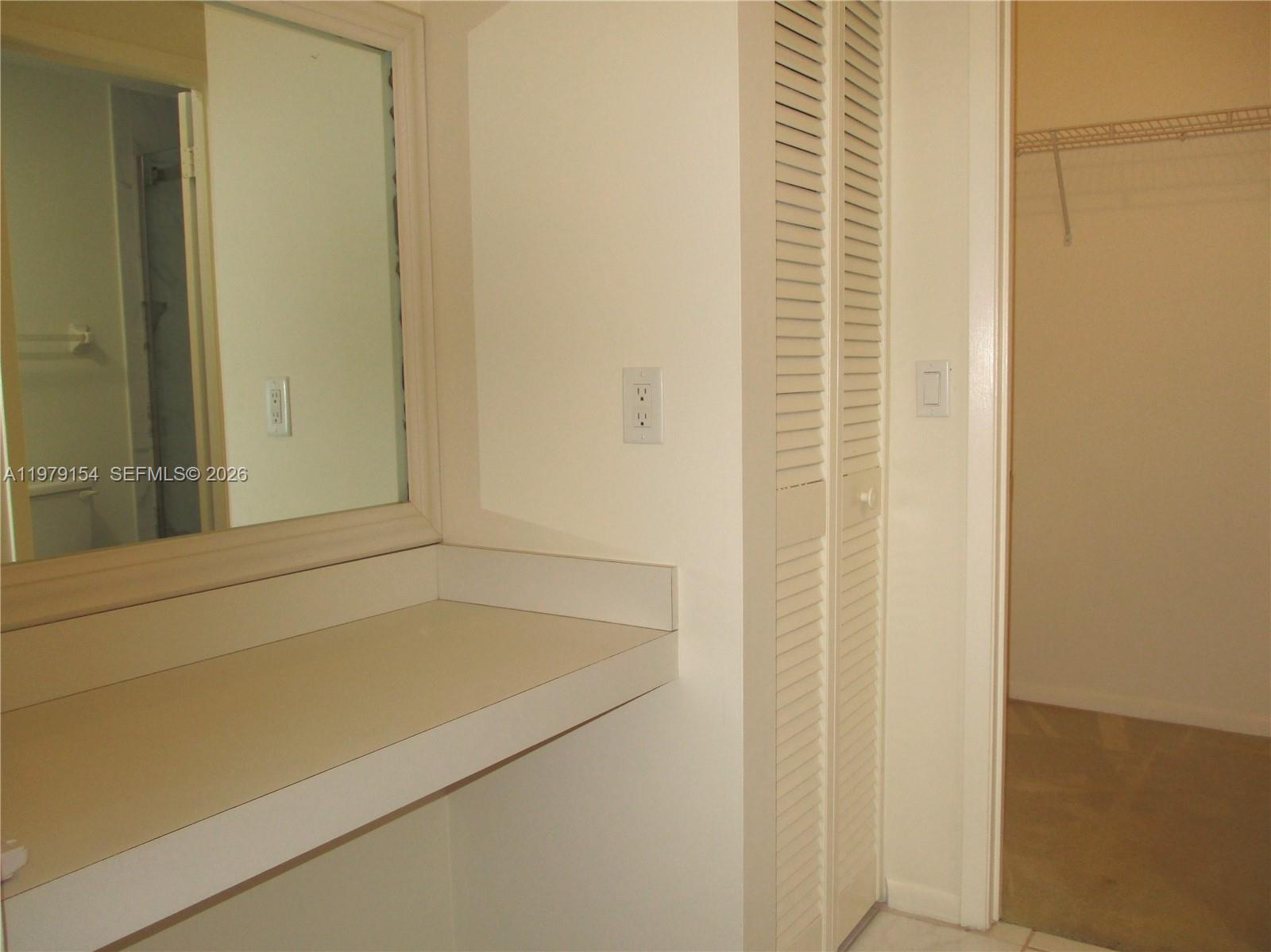 TWIN LAKES SOUTH & TOWN V - Residential