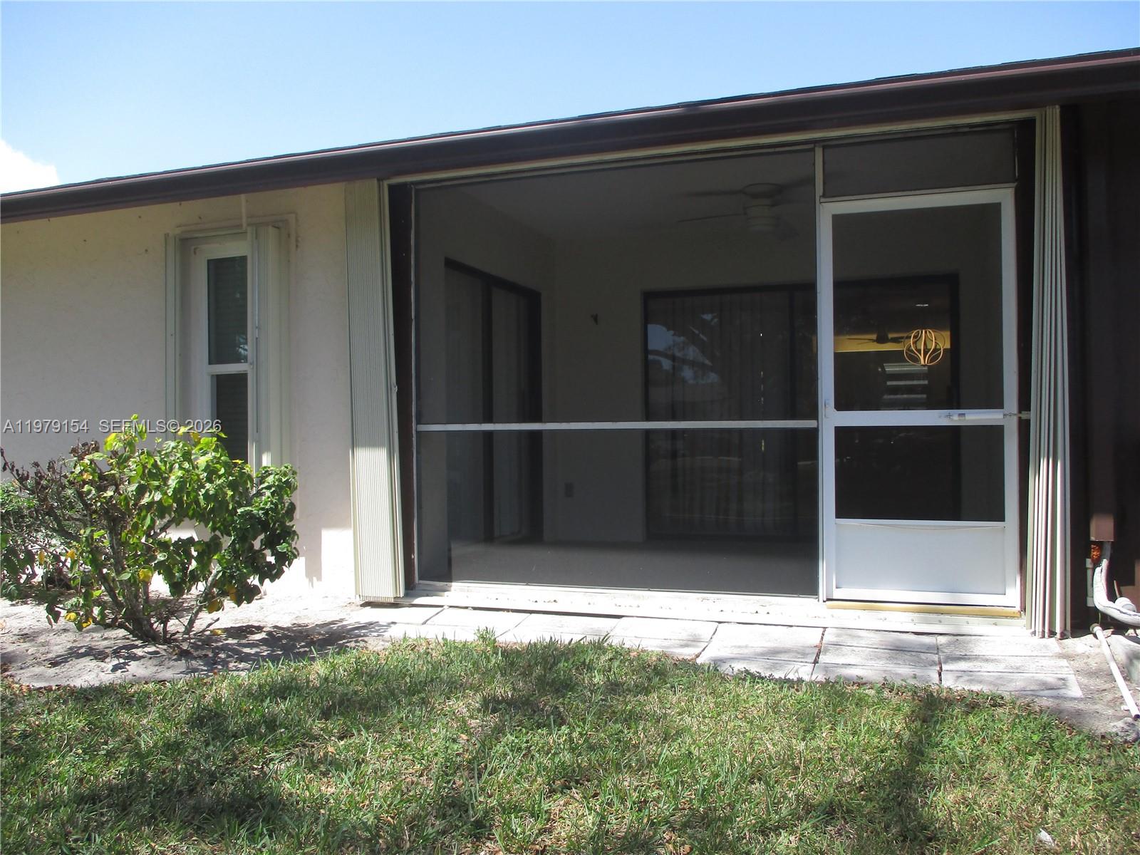 TWIN LAKES SOUTH & TOWN V - Residential