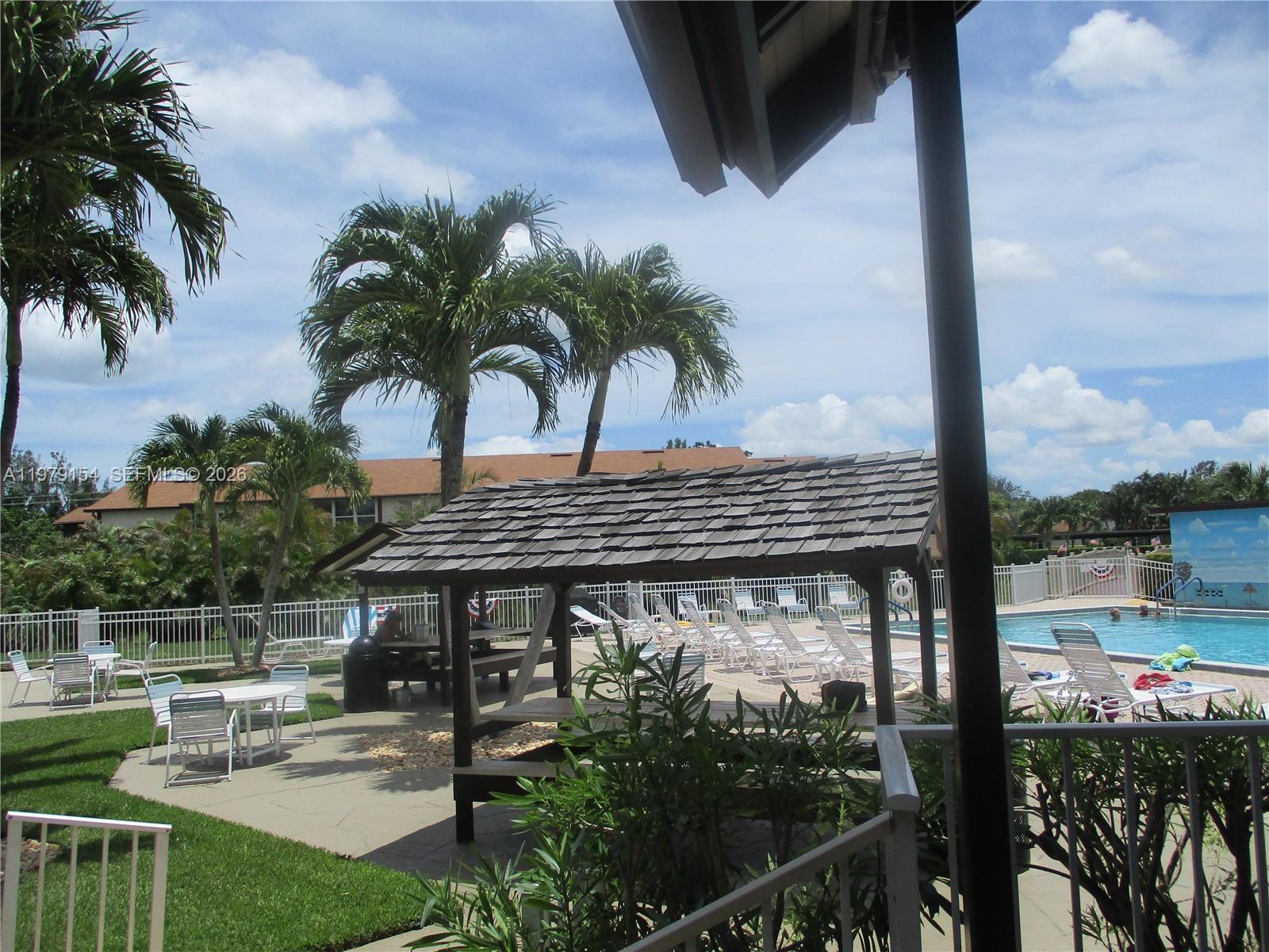 TWIN LAKES SOUTH & TOWN V - Residential