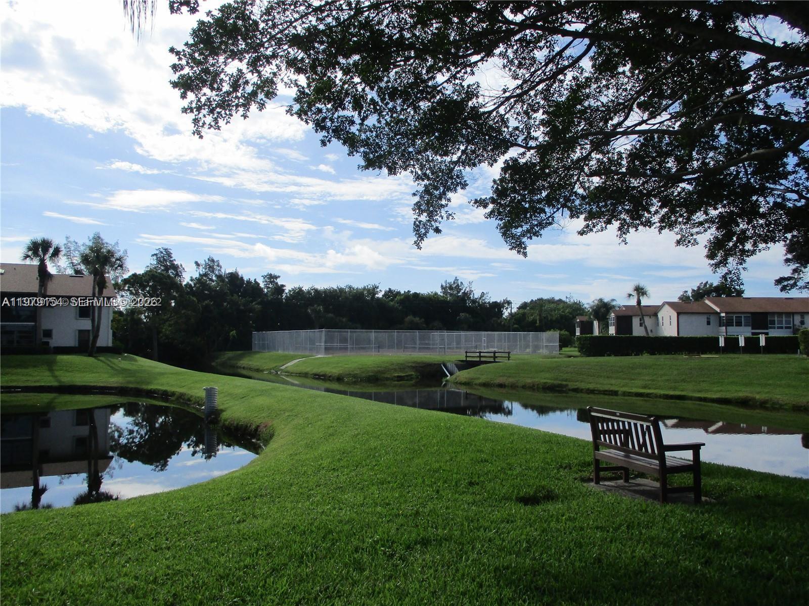 TWIN LAKES SOUTH & TOWN V - Residential