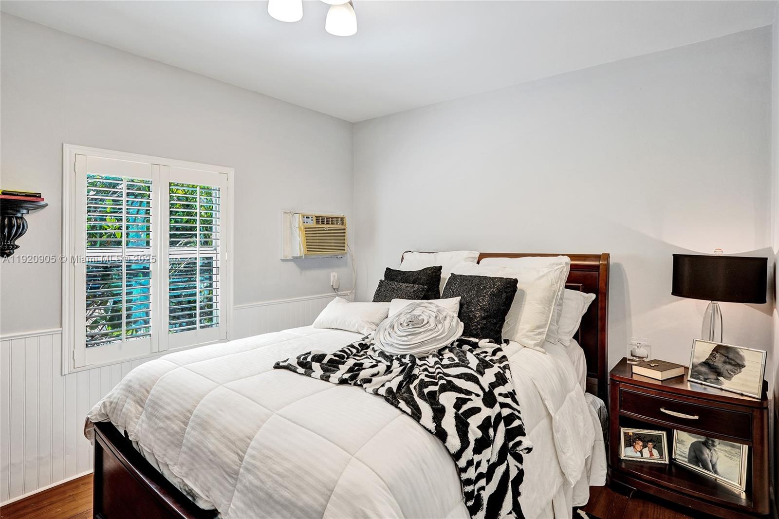 HOLLYWOOD LAKES SECTION - Residential Lease