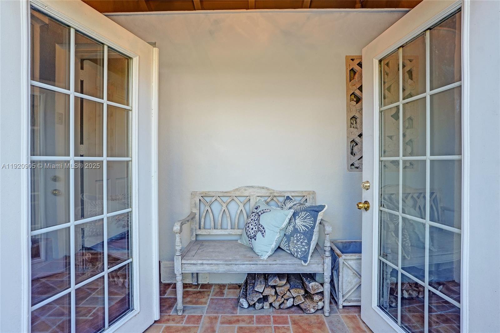 HOLLYWOOD LAKES SECTION - Residential Lease