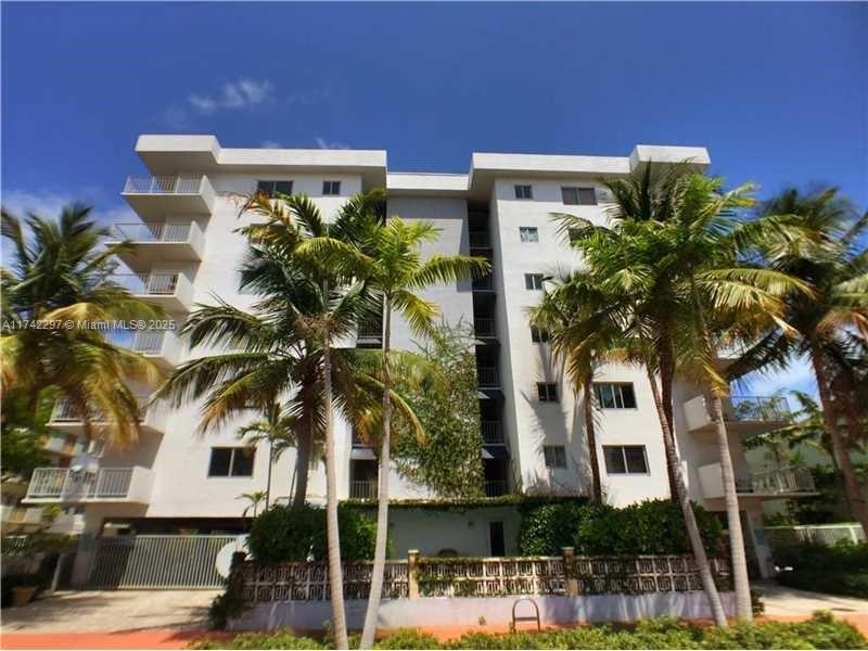 Rental Property at 1025 Alton Rd 204, Miami Beach, Miami-Dade County, Florida - Bedrooms: 1 
Bathrooms: 2  - $2,195 MO.