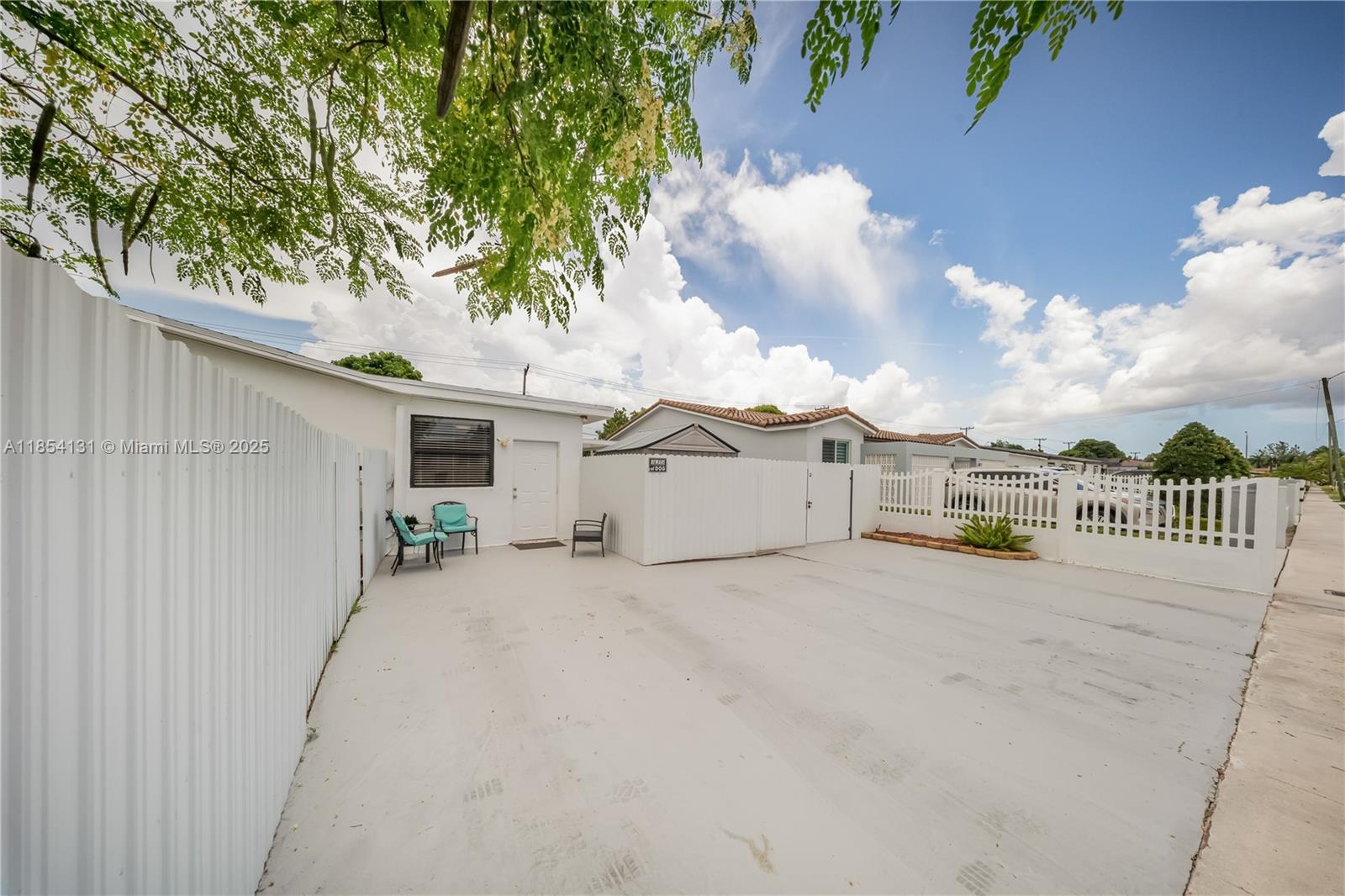 DOUGLAS ESTS 1ST ADDN - Residential