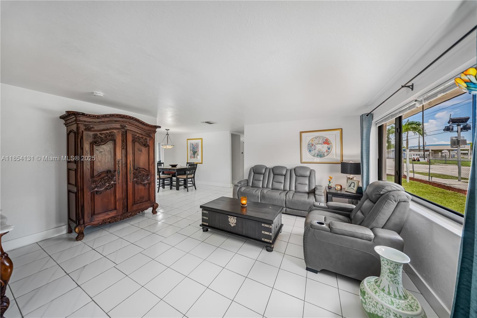 DOUGLAS ESTS 1ST ADDN - Residential