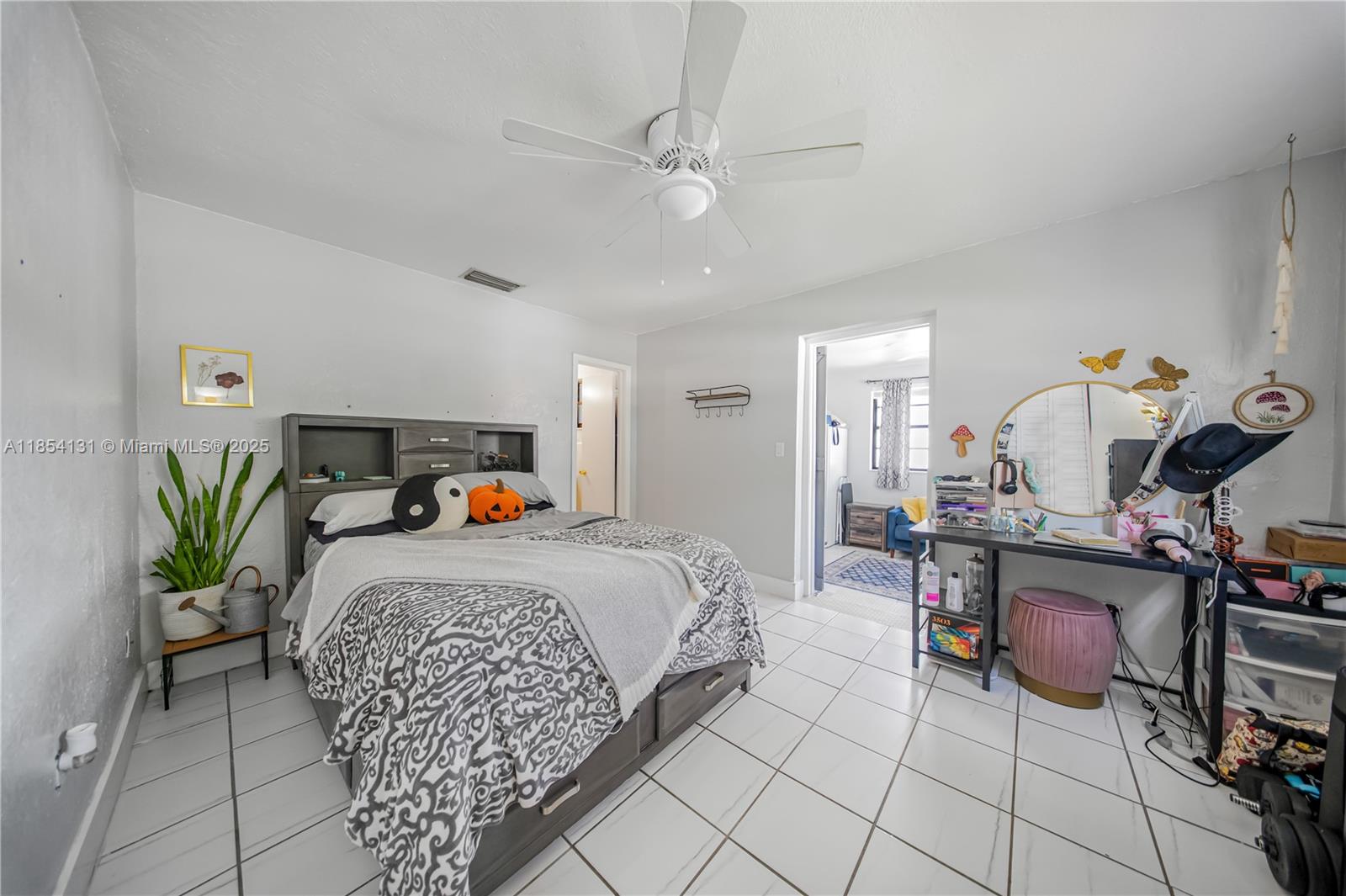 DOUGLAS ESTS 1ST ADDN - Residential