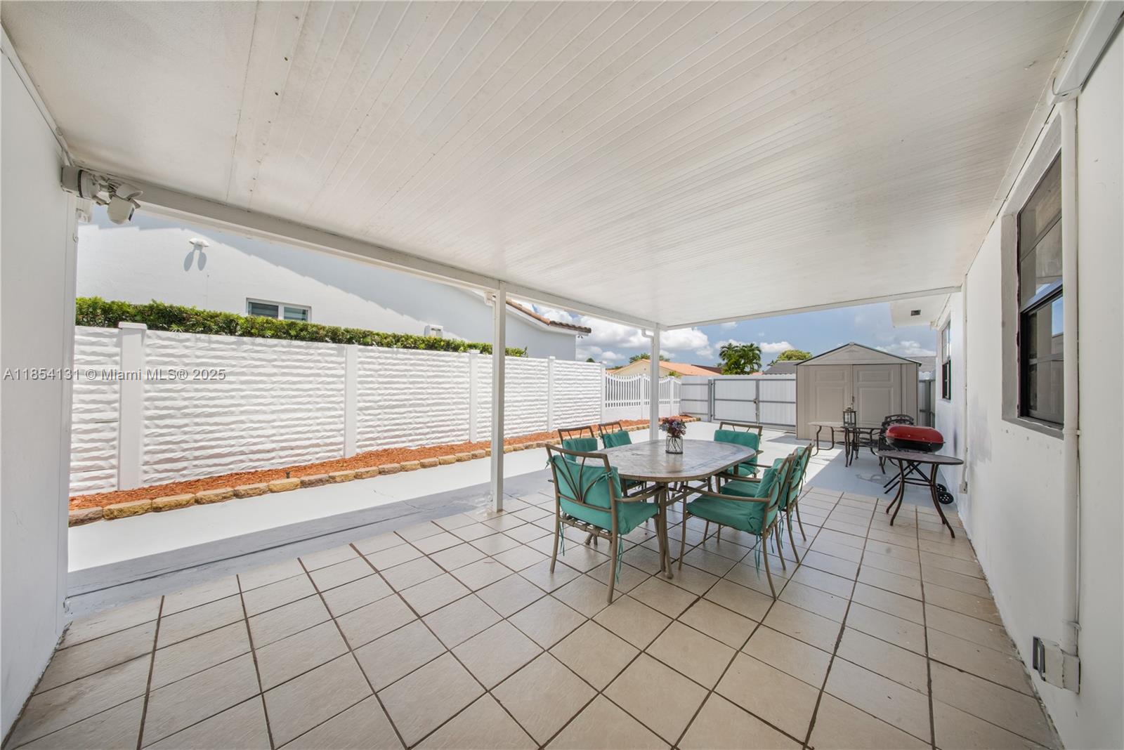 DOUGLAS ESTS 1ST ADDN - Residential