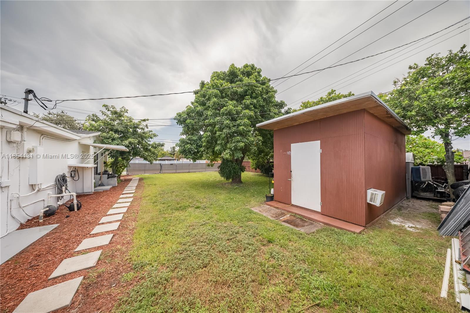 DOUGLAS ESTS 1ST ADDN - Residential