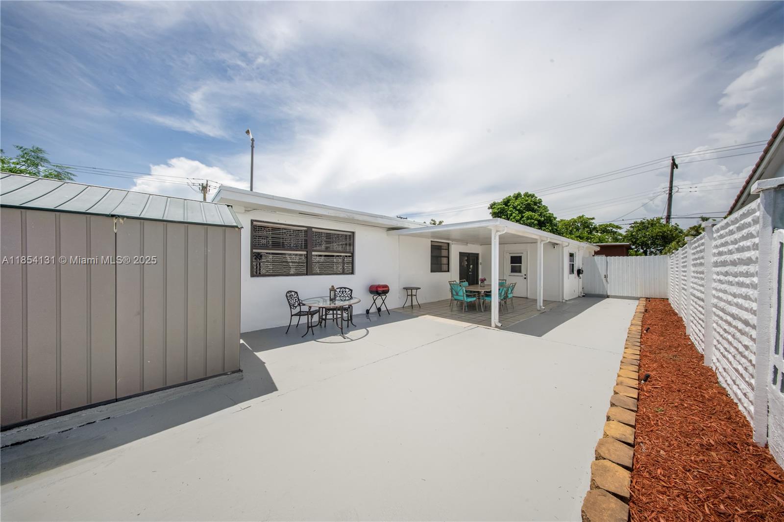 DOUGLAS ESTS 1ST ADDN - Residential