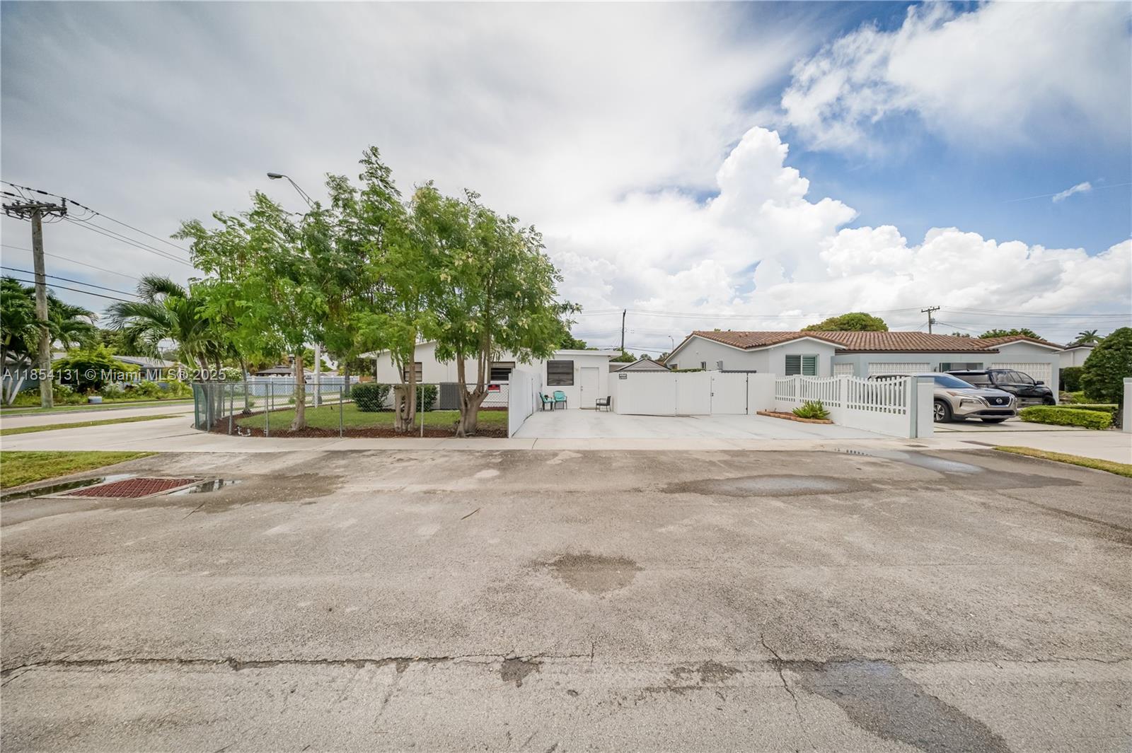 DOUGLAS ESTS 1ST ADDN - Residential