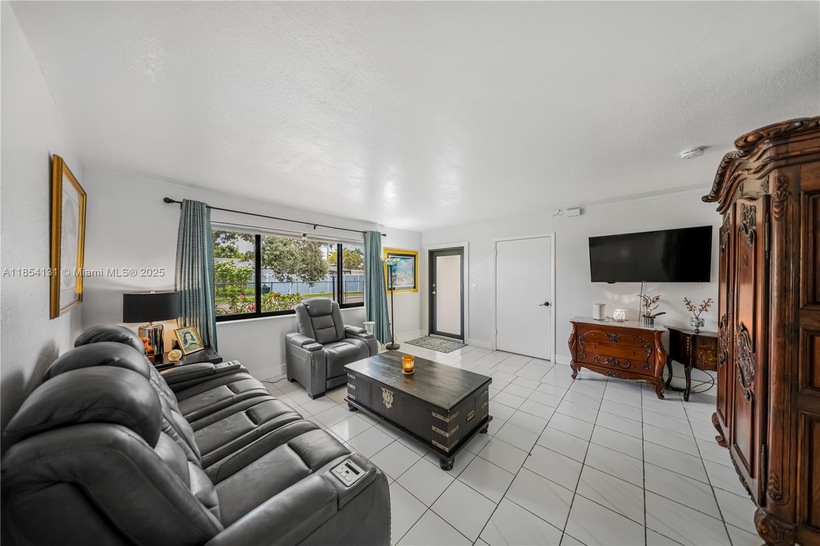 DOUGLAS ESTS 1ST ADDN - Residential