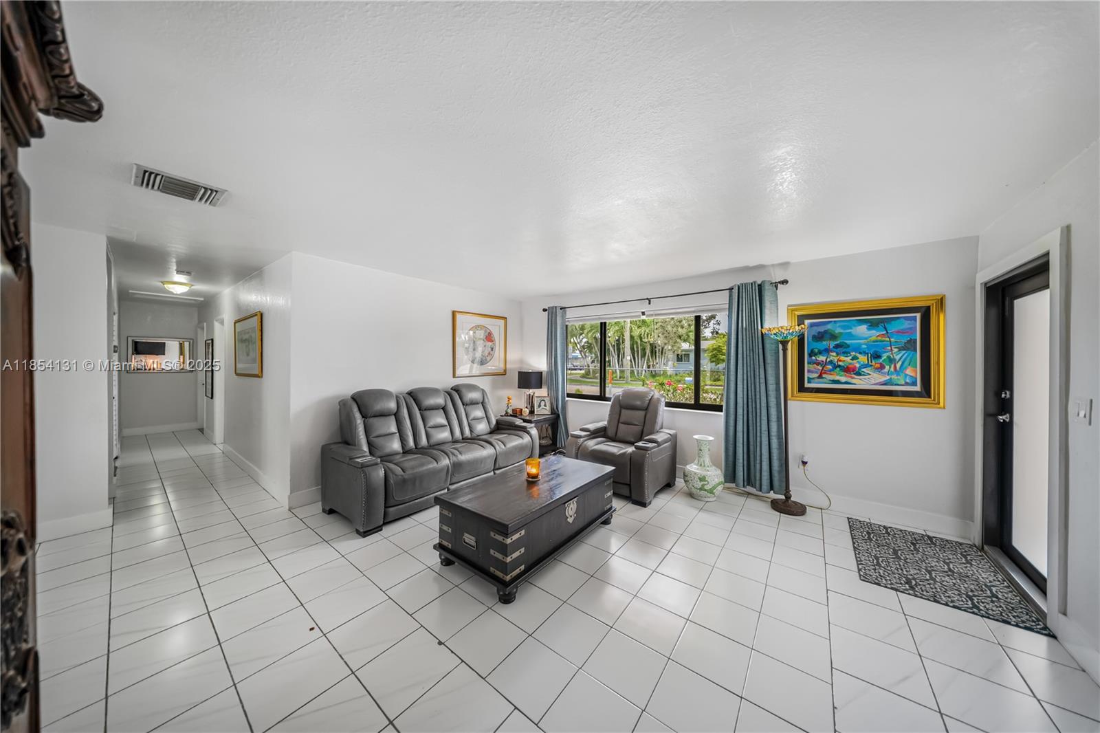 DOUGLAS ESTS 1ST ADDN - Residential