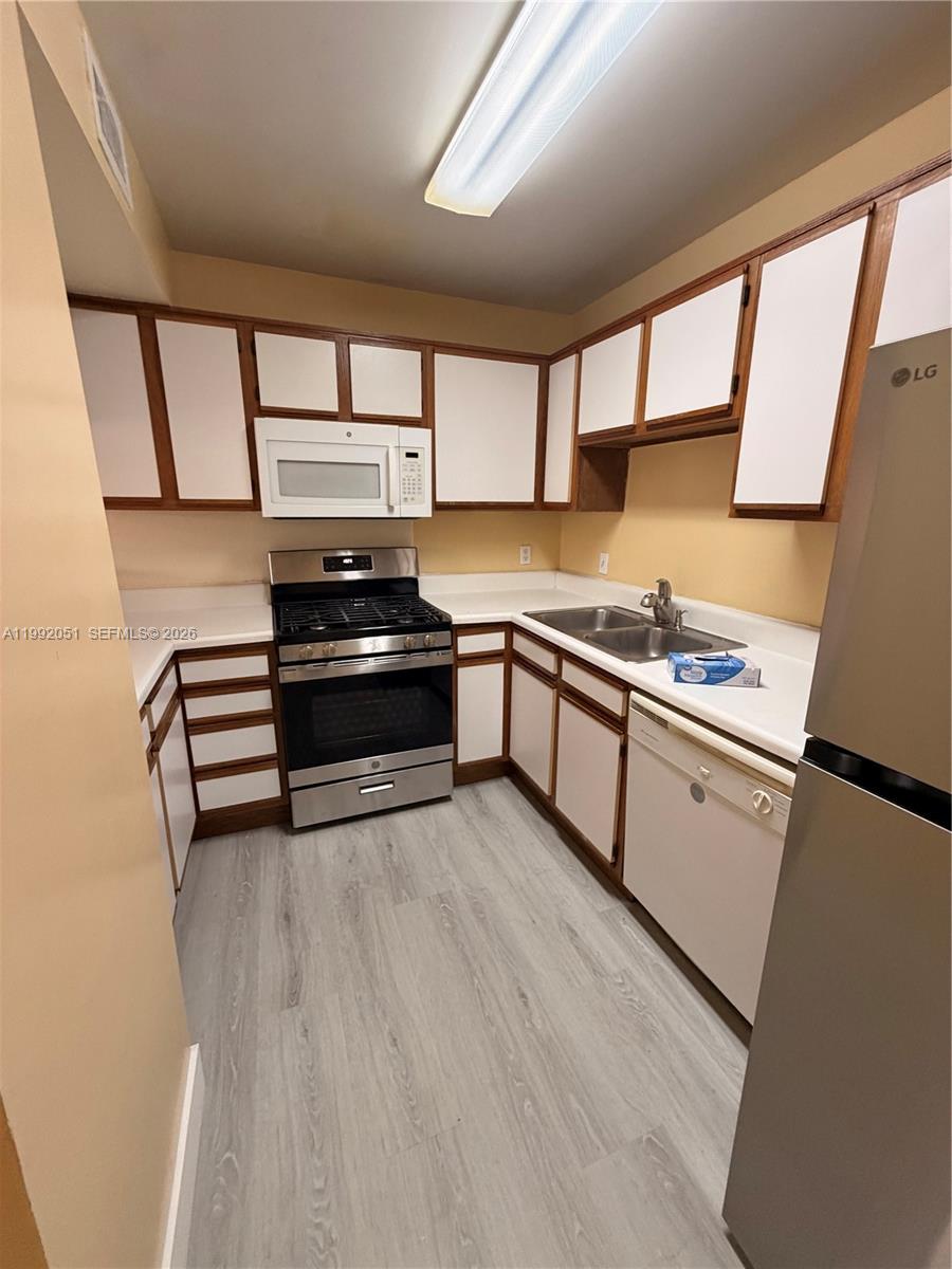 HAMMOCKS TRAILS CONDO - Residential Lease