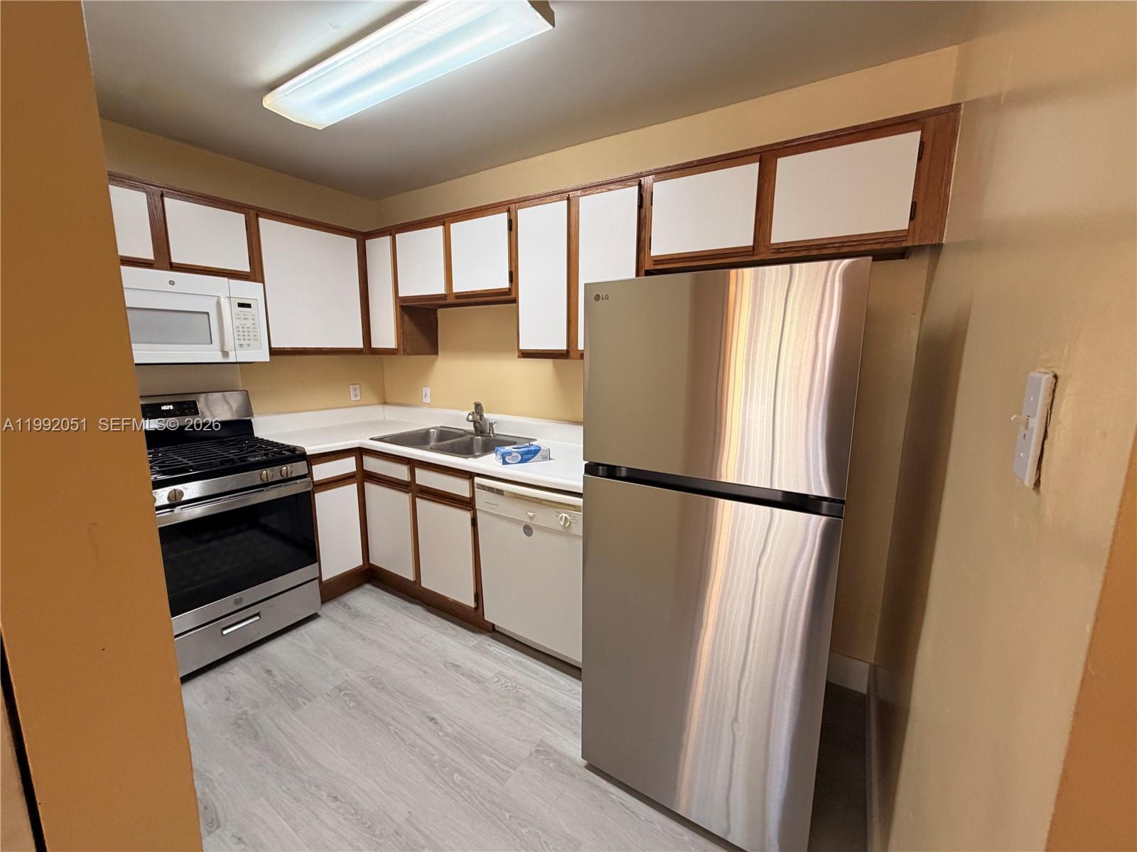 HAMMOCKS TRAILS CONDO - Residential Lease