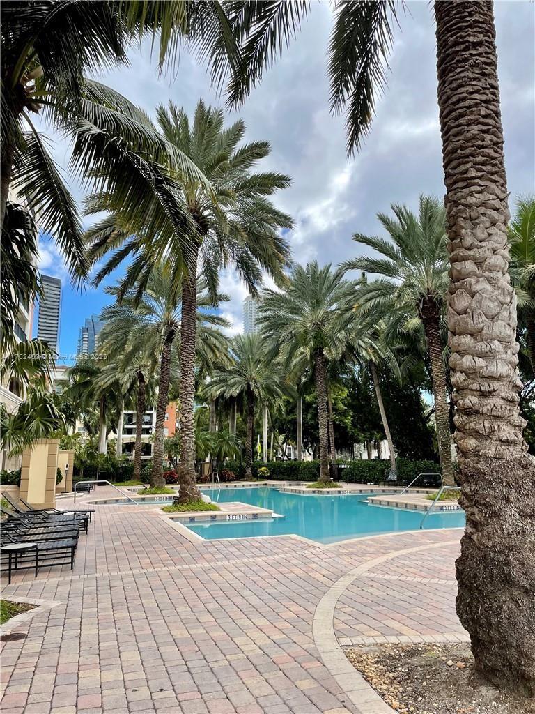 PORTO BELLAGIO CONDO - Residential