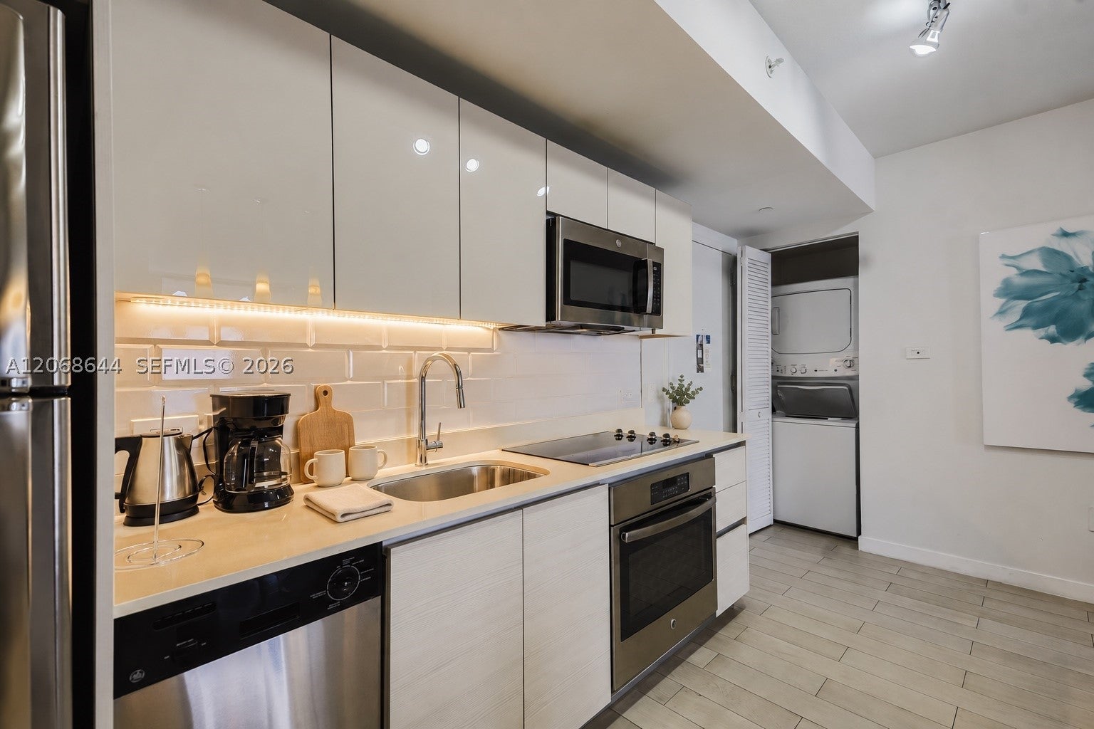 2602 E Hallandale Beach Blvd R1905