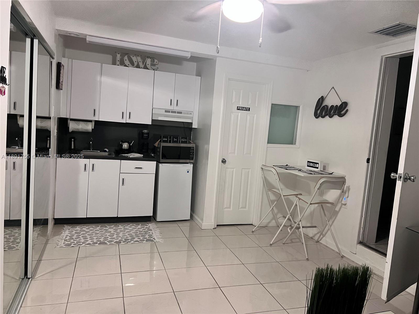 PALM LAKES SEC 2 - Residential Lease