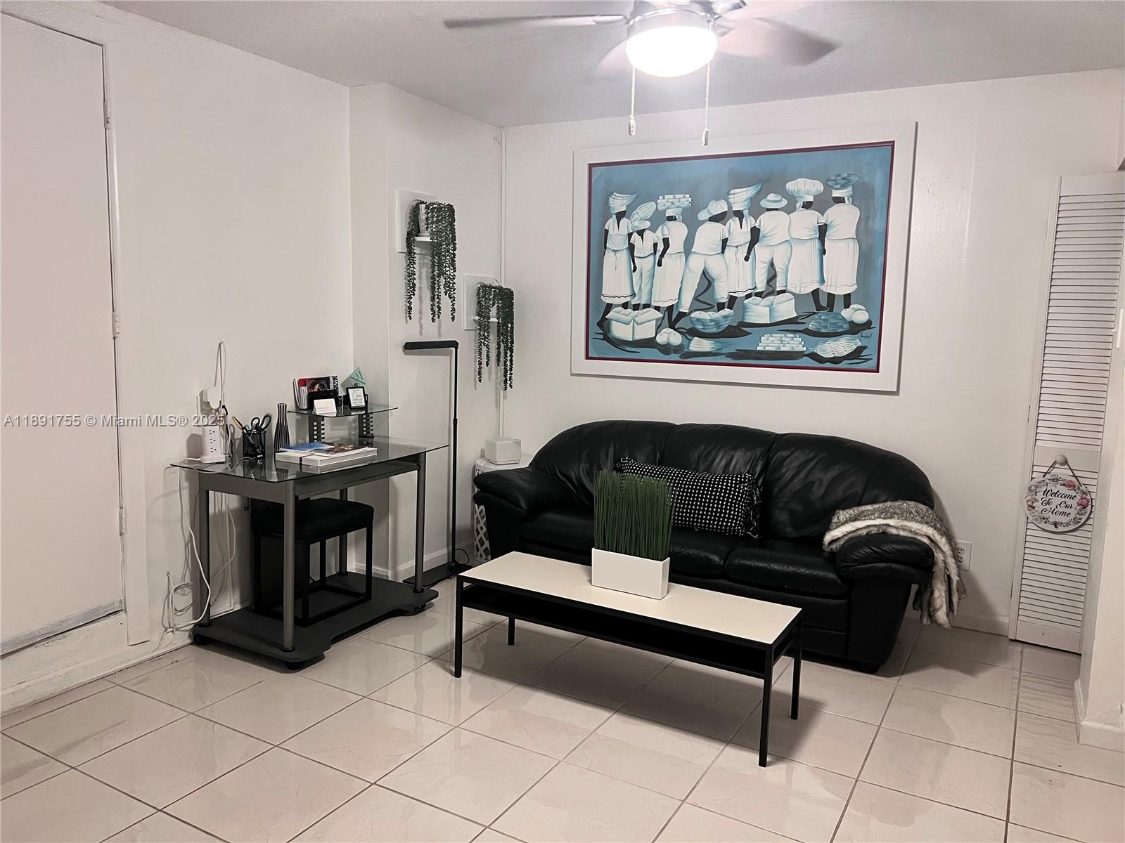 PALM LAKES SEC 2 - Residential Lease