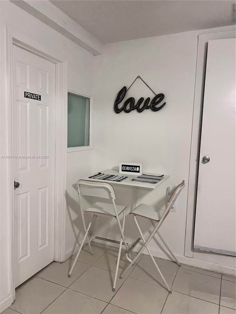 PALM LAKES SEC 2 - Residential Lease