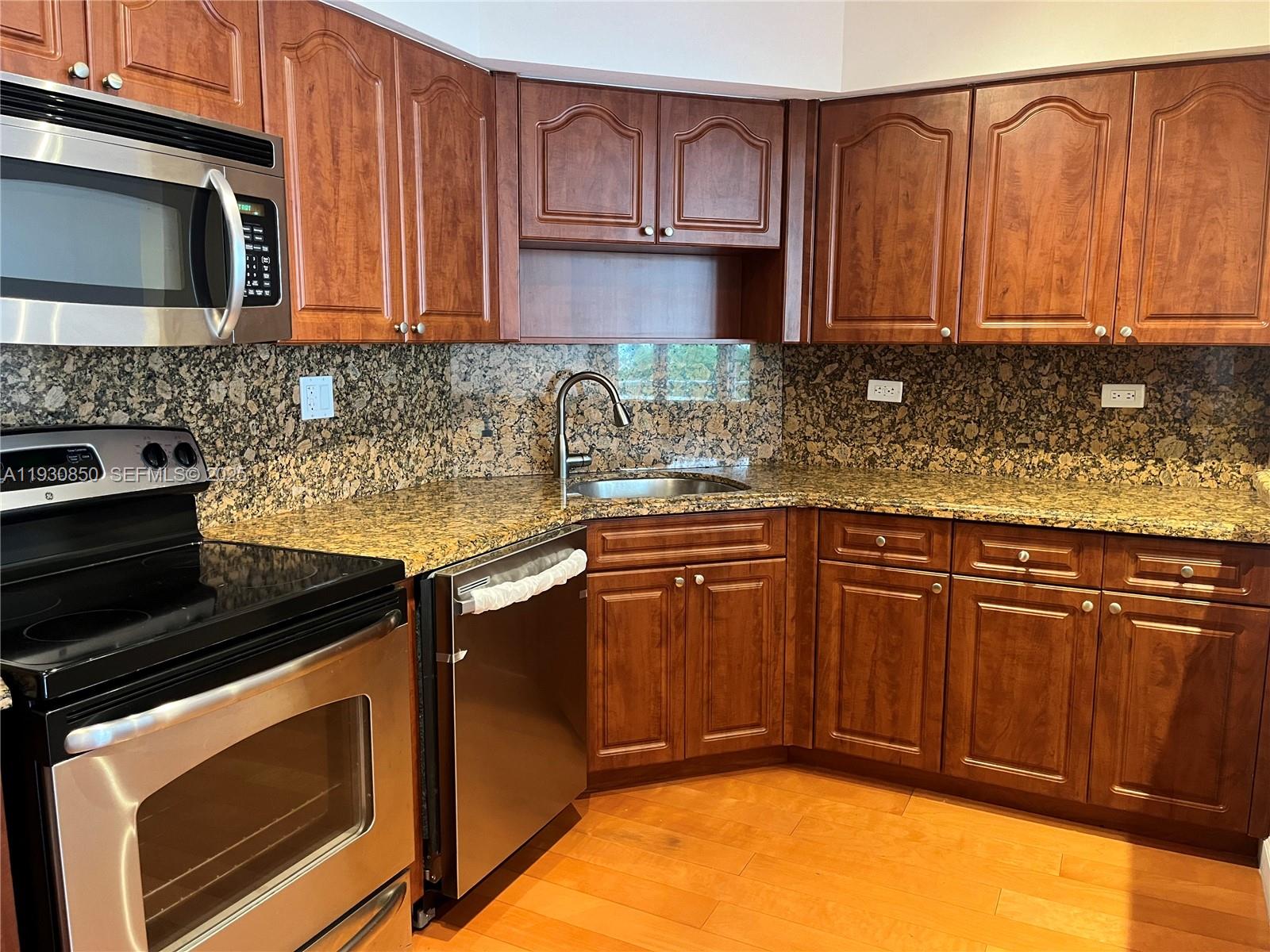 BRICKELL BAY TOWER CONDO - Residential Lease