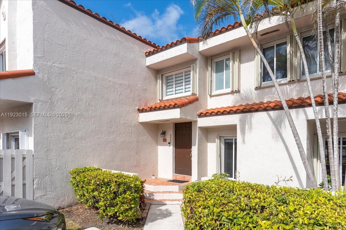 10923 SW 75th Ter, Miami, FL, 33173/$495,000 1 10923 SW 75th Ter