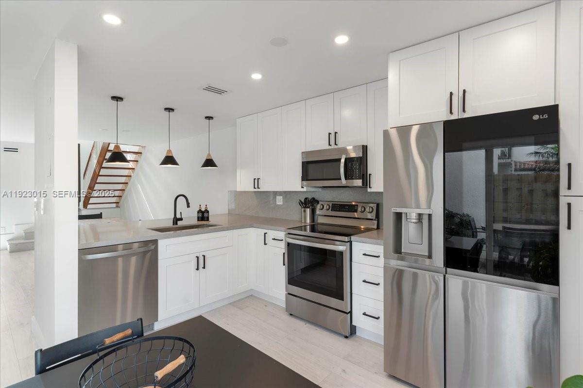 10923 SW 75th Ter, Miami, FL, 33173/$495,000 2 10923 SW 75th Ter