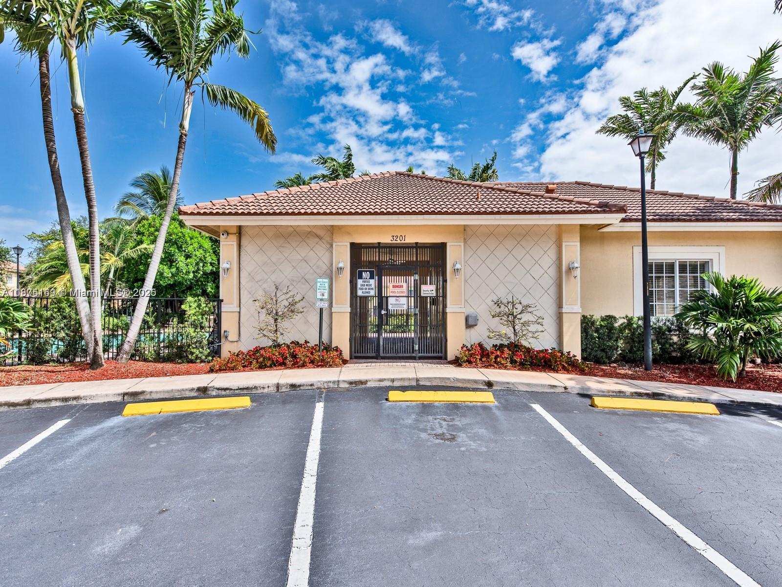 ISLES OF OAKLAND PARK - Residential