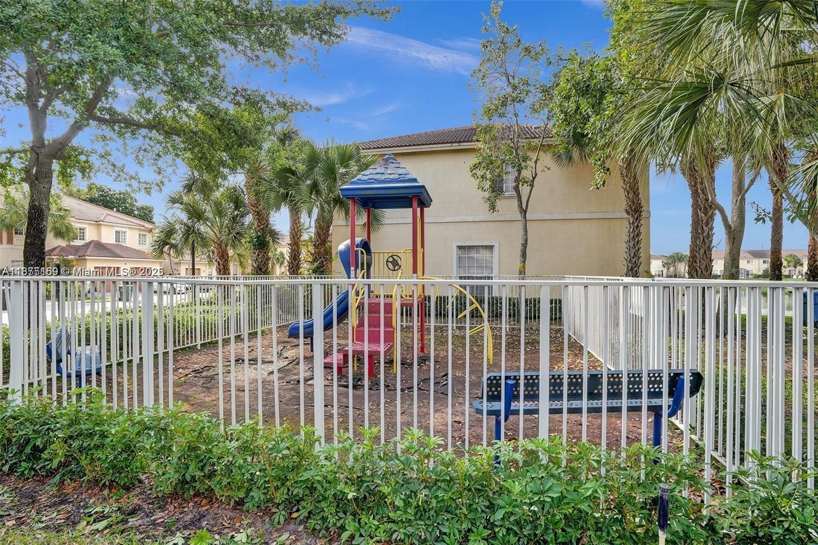 ISLES OF OAKLAND PARK - Residential
