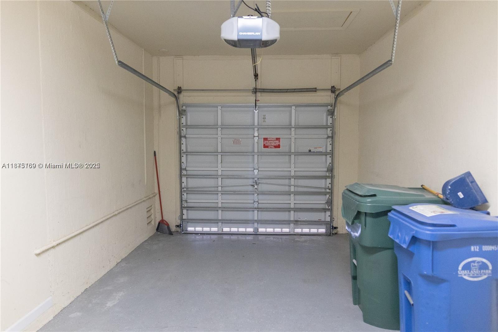 ISLES OF OAKLAND PARK - Residential