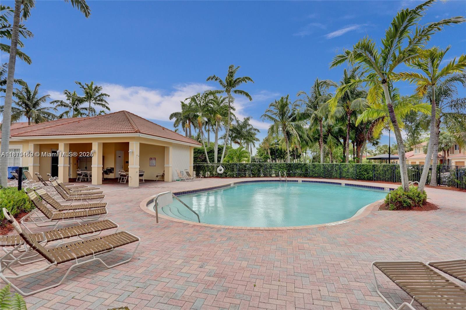 ISLES OF OAKLAND PARK - Residential